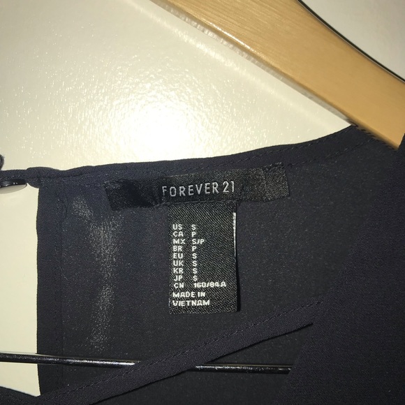 HOST PICK 🌟 Forever 21 Black V-Neck Shirt - Picture 3 of 3